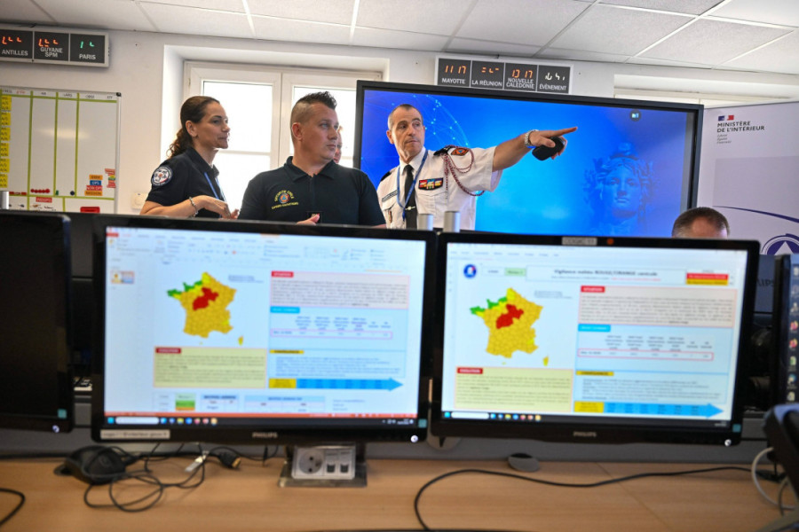 Zbog vrućina proglašeno crveno upozorenje! Toplotni talas hara, temperature će premašiti 40 stepeni, građani dobili uputstva (FOTO)