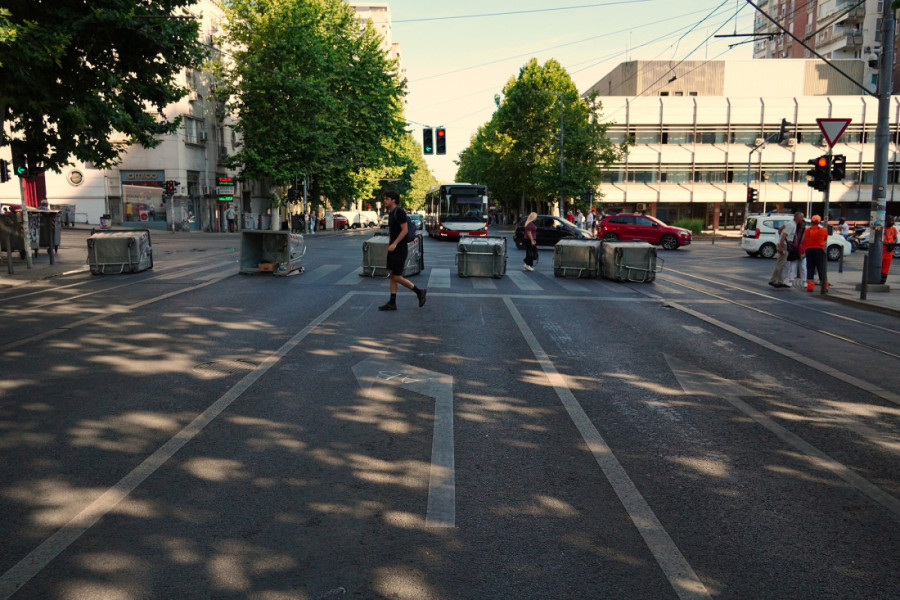 Ruše, lome, maltretiraju! Beograd pretvorili u deponiju, sad hoće da blokiraju aerodrom! (FOTO/VIDEO)