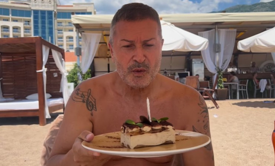 Vesna i Đole Đogani uživaju na luks jahti: Pevačica pokazala izvajano telo u petoj deceniji!