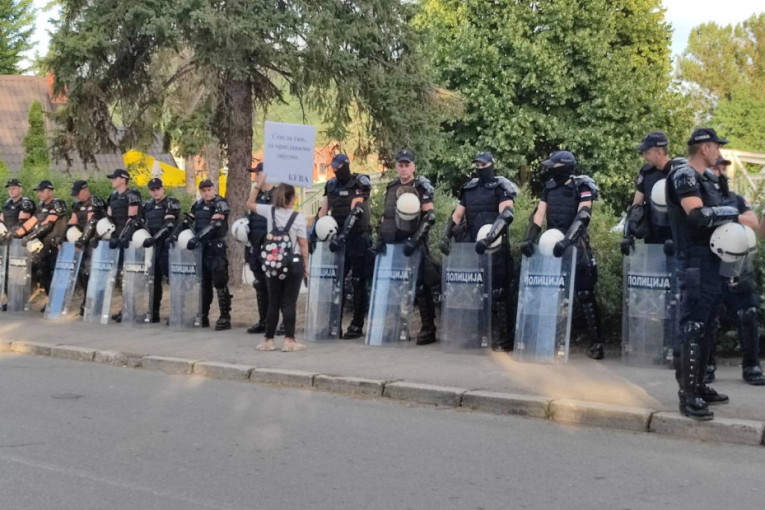 Policijski sindikat nema dilemu: Policija nije upotrebila prekomernu silu prema građanima (VIDEO)