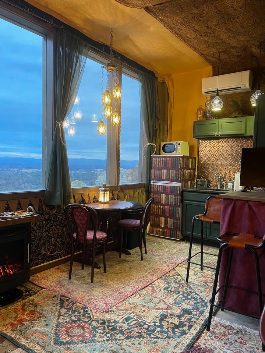 Kao iz stranica knjige o Hariju Poteru: Uđite u šator, spustite se toboganom i stigli ste u najčarobniji Airbnb