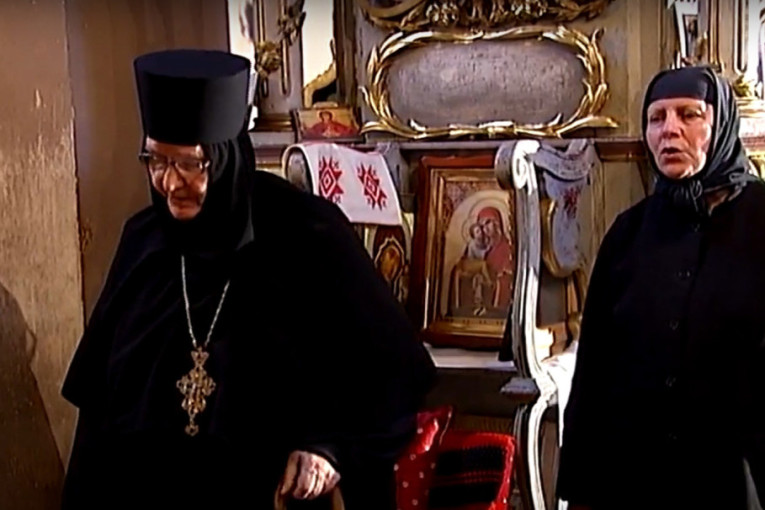 Manastir krije žensku tajnu: Ovo su čuda ikone sa Fruške gore (FOTO)