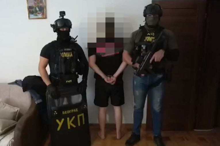 Udes u Grockoj! Vozač izgubio kontrolu, nije davao znake života!