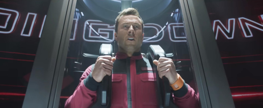 Švarceneger mu je dao blagoslov ali je jedna osoba veoma zabrinuta: Glena Pauela prebijaju dva sata u novoj verziji "Trkača" (VIDEO)