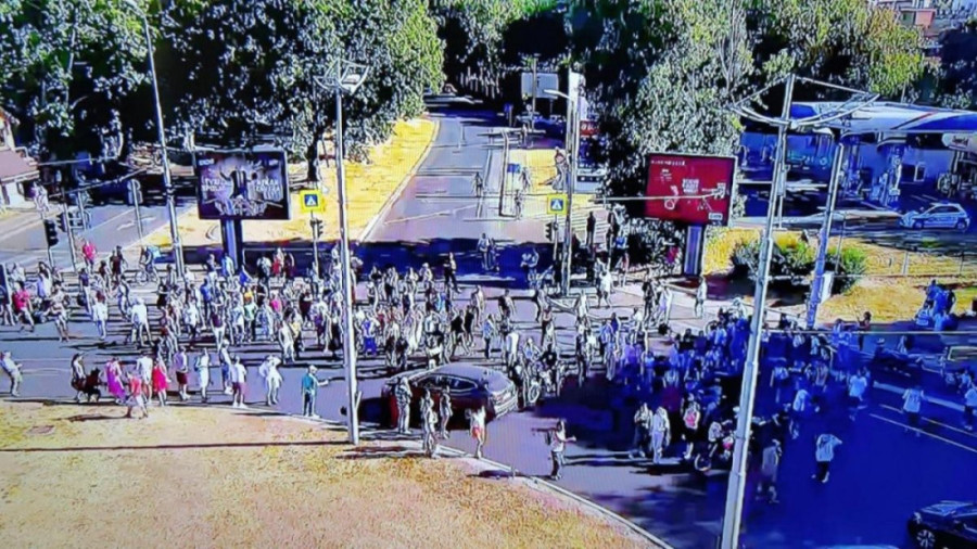 Teror blokadera na Autokomandi! Građani ne mogu da prođu od njih (VIDEO)