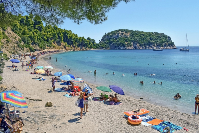 Ovo će razbesneti mnoge: Na poznatoj plaži zabranjuju suncobrane!