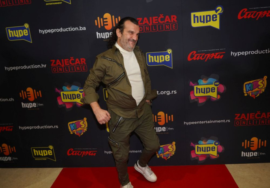 "Jednom me je zadovoljila!" Aca Lukas brutalno ponizio Atinu Ferari: Inteligencija ravna bubašvabi!