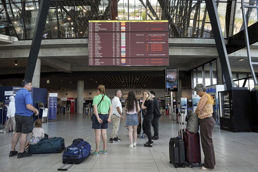 Štrajk kontrolora leta u Francuskoj: Smanjio broj letova do 50 odsto