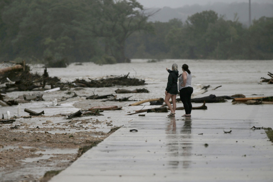 Raste broj mrtvih u poplavama u Teksasu: Strahuje se za život 11 nestalih devojčica!