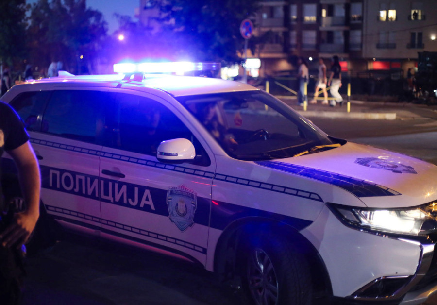 Besnim "mercedesom" divljao po putu! U blizini Sremske Mitrovice zaustavljen muškarac - nećete verovati koja brzina je u pitanju!