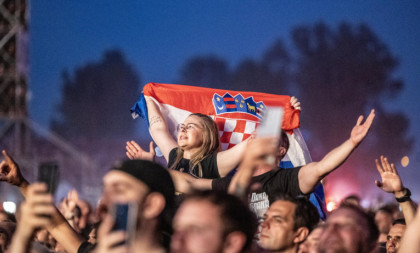 Ustaško orgijanje u Zagrebu - srami se Evropo! (FOTO)