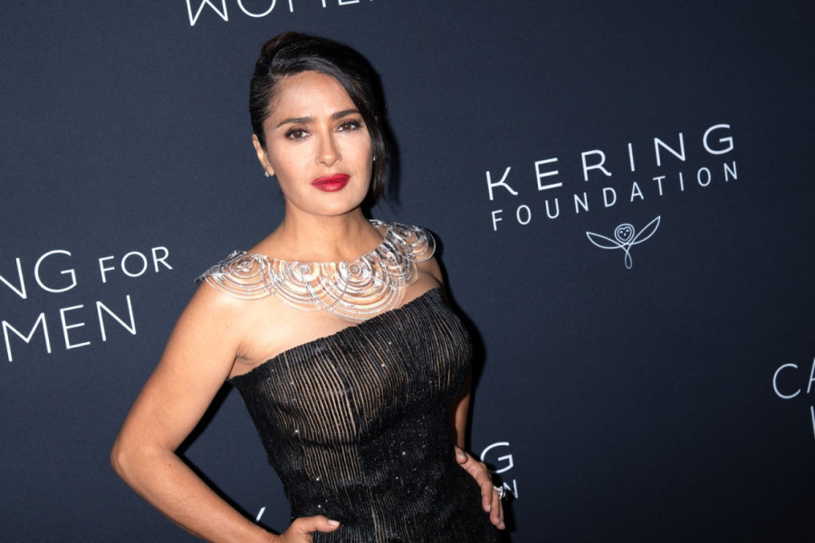 Lakše bih podnela da sam bila potpuno gola u krevetu sa drugom ženom: Salma Hajek o najgoroj ulozi (VIDEO)