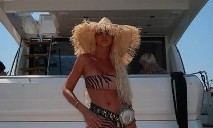 Gde se ima, tu se i rasipa: JK na crnogorskom primorju prošetala stajling vredan hiljade evra (FOTO)