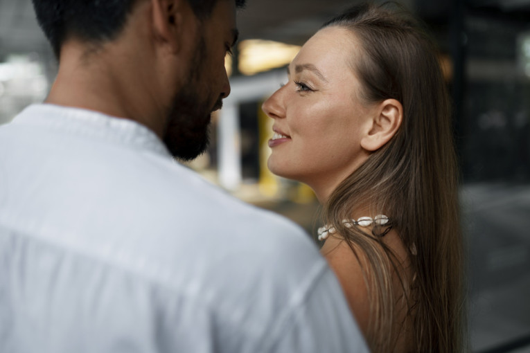 Drugi dobijaju najbolju verziju, ti samo nervozu: Ovo je 11 jasnih znakova da muž više ne voli svoju ženu