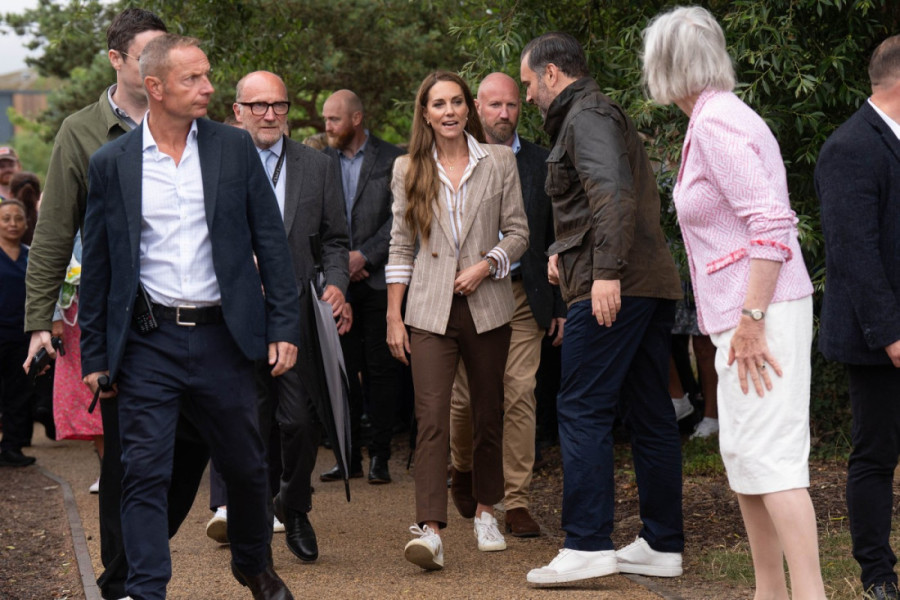 Od zvoncara, preko skini džinsa, do kroja po meri: Kako je izbor pantalona oblikovao stil Kejt Midlton (FOTO)