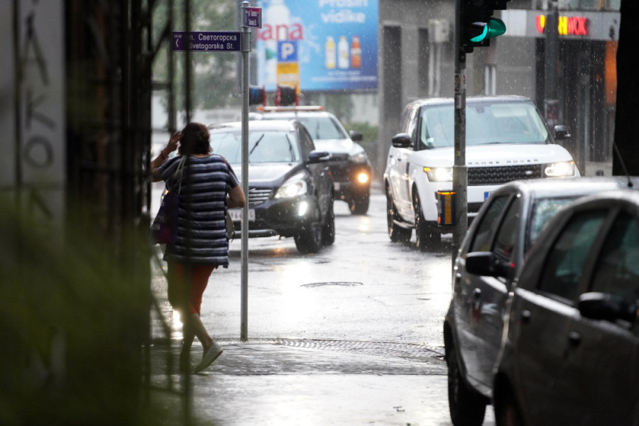 Grmljavinske oluje prelamaju Srbiju: Evo kada i gde stiže osveženje!