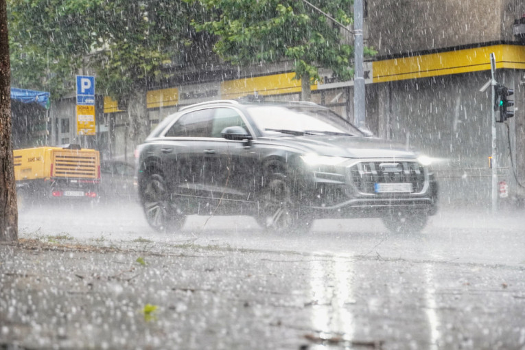 AMSS: Kiša i jak vetar otežavaju uslove za vožnju