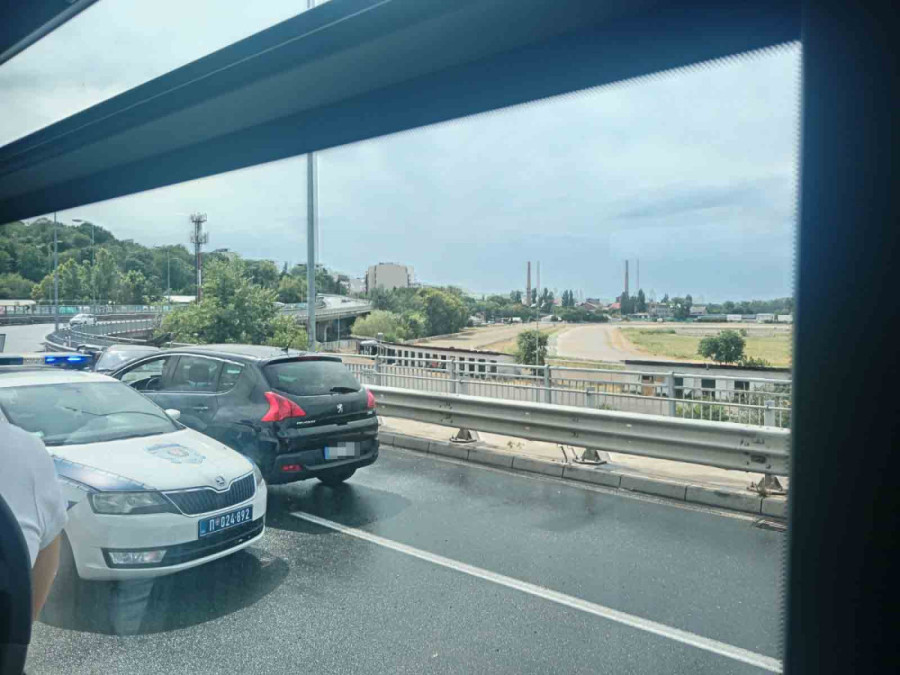 Strašan lančani sudar kod Hipodroma! Ima povređenih, u toku je uviđaj! (FOTO)