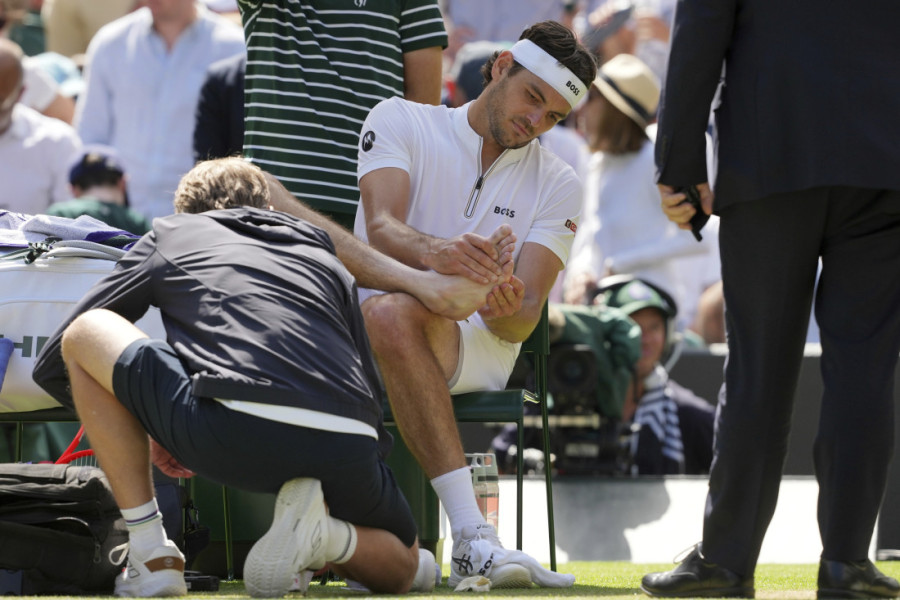 Poznat je prvi polufinalista Vimbldona! Pobedio i Rusa, ali i žulj (FOTO)