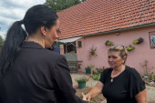 Država obećala pomoć porodici preminule, samohrane majke sedmoro dece! Porodicu obišli gradonačelnik Mićin i ministarka