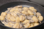 Recept dana: Njoke u kremastom sosu od pečuraka se tope u ustima i osvajaju dobrim ukusom