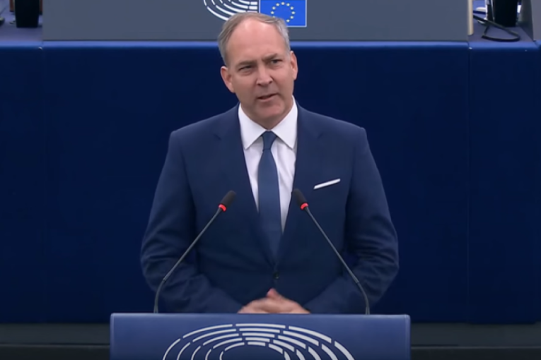 Bartulica pumpa, evo šta o Srbima kaže onaj kome su blokaderi tapšali u Briselu