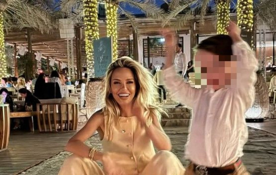 Pevačica posle razvoda smuvala 19 godina mlađeg: On se oglasio i odgovorio na glasine o njihovom odnosu!