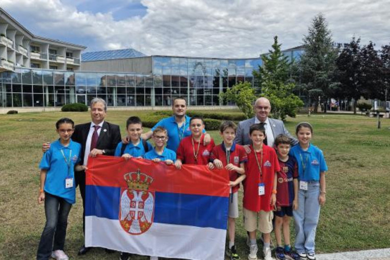 Zlatni momci gaze na Evropskom prvenstvu: Sjajne partije ekipe Srbije, devojke igrale nerešeno