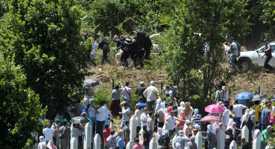 Deset godina od pokušaja ubistva Vučića u Potočarima: Za skandalozni napad na državnika do danas niko nije odgovarao