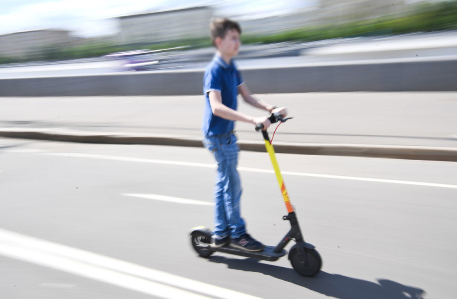 Upozorenje za roditelje! Ne kupujte električne trotinete deci mlađoj od 14 godina