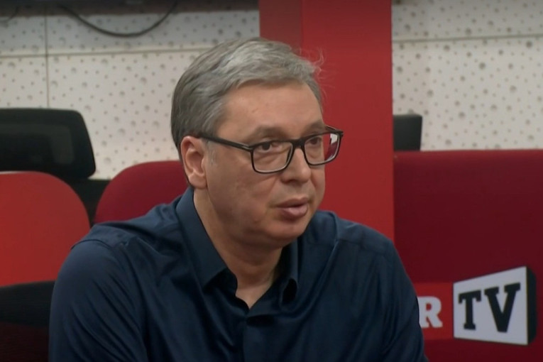 Vučić o blokaderima: Počeli su da gube i nestaće sa političke scene!