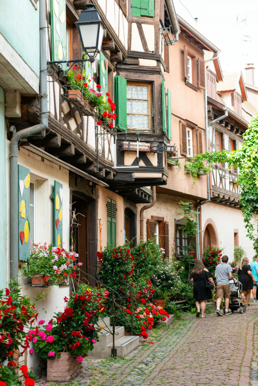 Najomiljenije selo u Francuskoj: Svaka kuća je pod zaštitom, a čak ni boja vrata ne sme da se menja bez dozvole