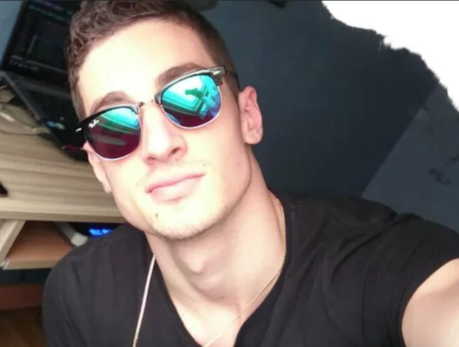 Sin našeg pevača radi čak dva posla! Završio je jedan od najtežih fakulteta, a evo čime se još bavi