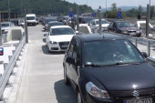 Vozači na mukama! Na ovoj naplatnoj stanici kolona duga čak 4 kilometara! (VIDEO)