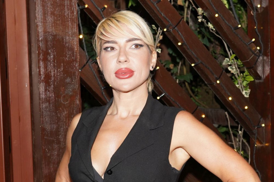 Samo oko vrata nosi 1.000 evra! Majka Filipa Živojinovića je prava dama! (FOTO)