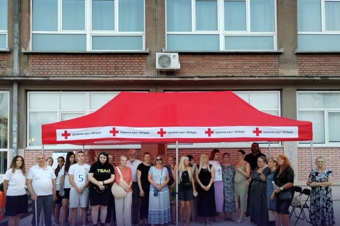 „Živa biblioteka“ na Trgu slobode u Inđiji: Knjige koje govore iz ličnog iskustva