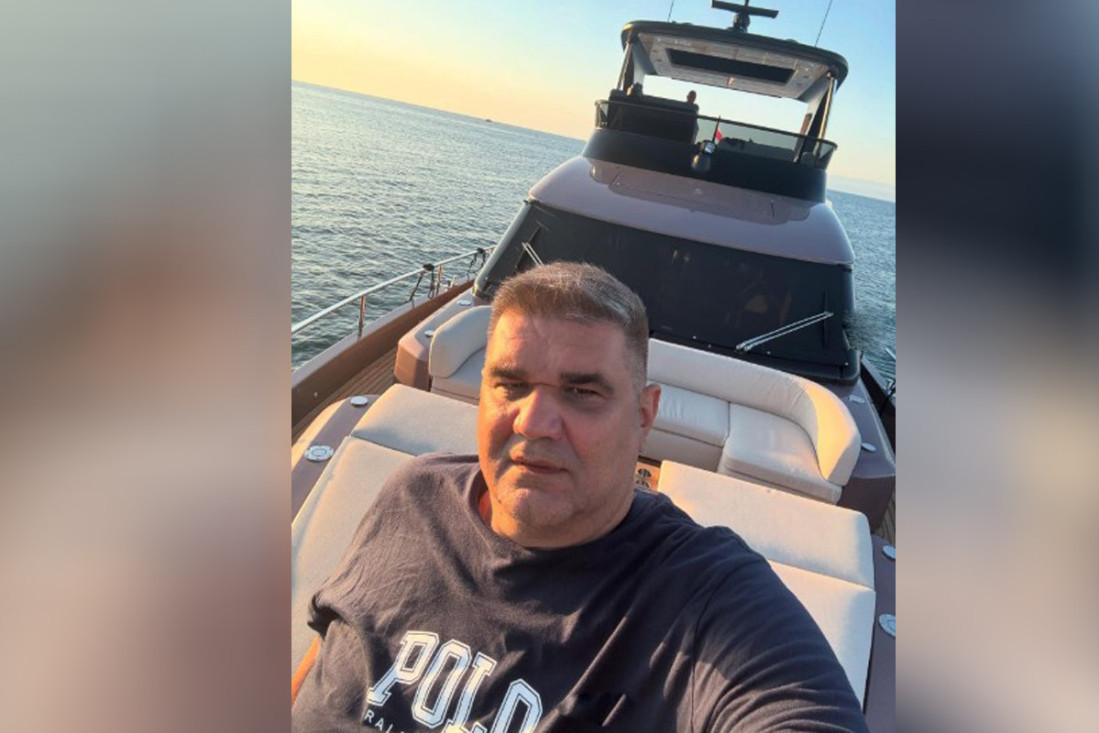 Saša Mirković krstari na jahti, a ova pevačica mu poslala neočekivanu poruku! (VIDEO)