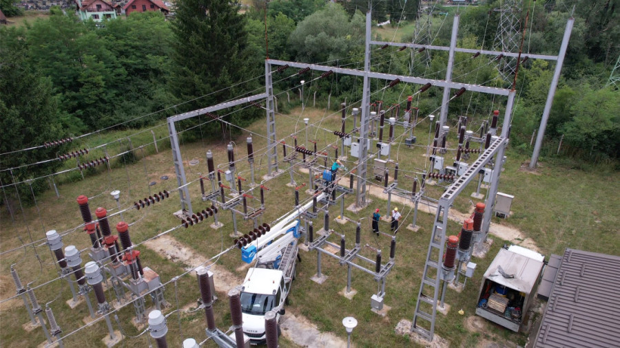 Naslovne strane dnevnih novina: Prelistavanje štampe za 19. avgust 2025. godine