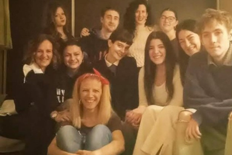 Nasilje kao stvar kućnog vaspitanja: Privedena ćerka profesorke-blokaderke zbog maltretiranja nad porodicom Mićina!