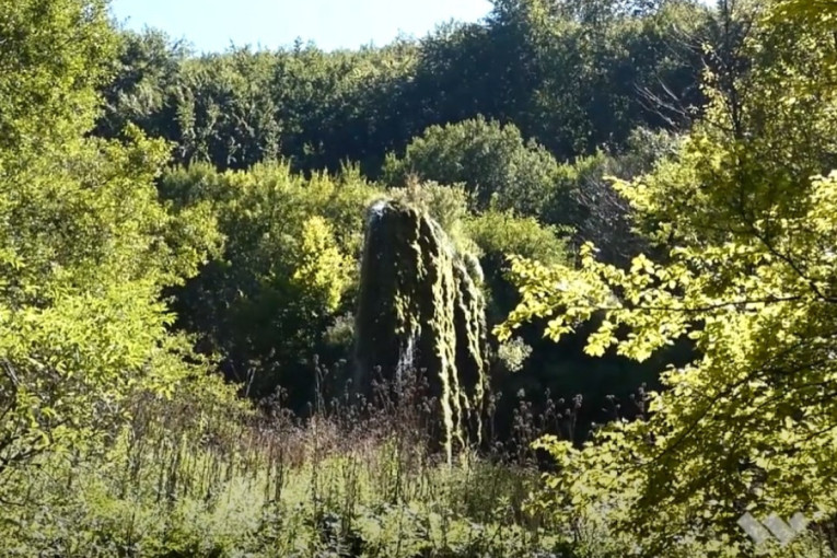 Džabalesku vikend ispod vodopada: Ručak samo 1.000 dinara, a spavanje za 20 evra (FOTO)