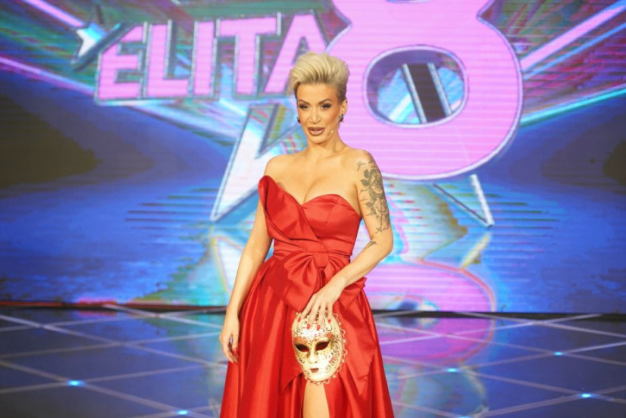 Dušica Jakovljević gori u pripijenom kupaćem: Voditeljka pokazala vitko telo!