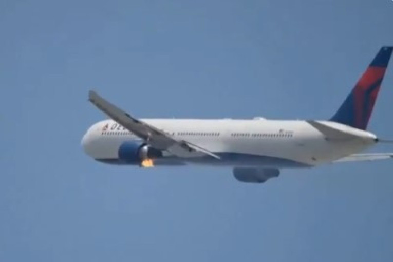 Drama u vazduhu: Zapalio se motor aviona iznad Tihog okeana, sleteli u Los Anđeles (VIDEO)