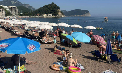 Ušli zajedno u more, dvojica se više nisu vratila: Jeziva tragedija na plaži omiljenoj među Srbima