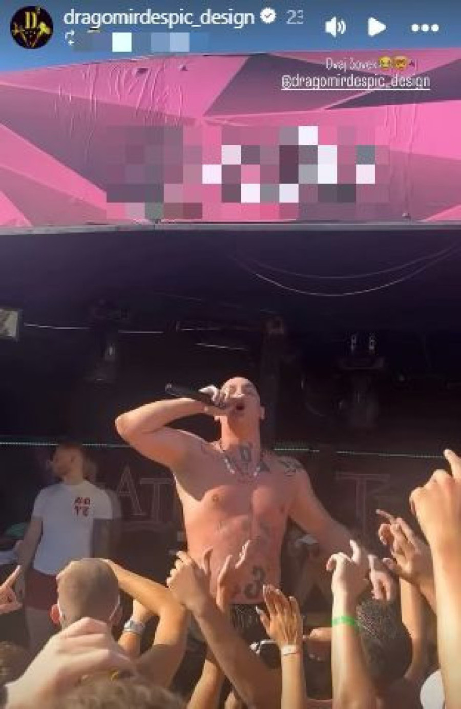 "On je naša Lejdi Gaga" Desingerica - umetnik ili ludak: Njegov otac ne zna šta ga je snašlo!