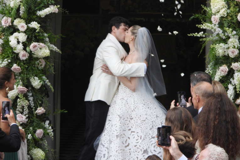 Venčanje u srpskom selu posle 30 godina: Nećete verovati kakav poklon dobijaju mladenci!