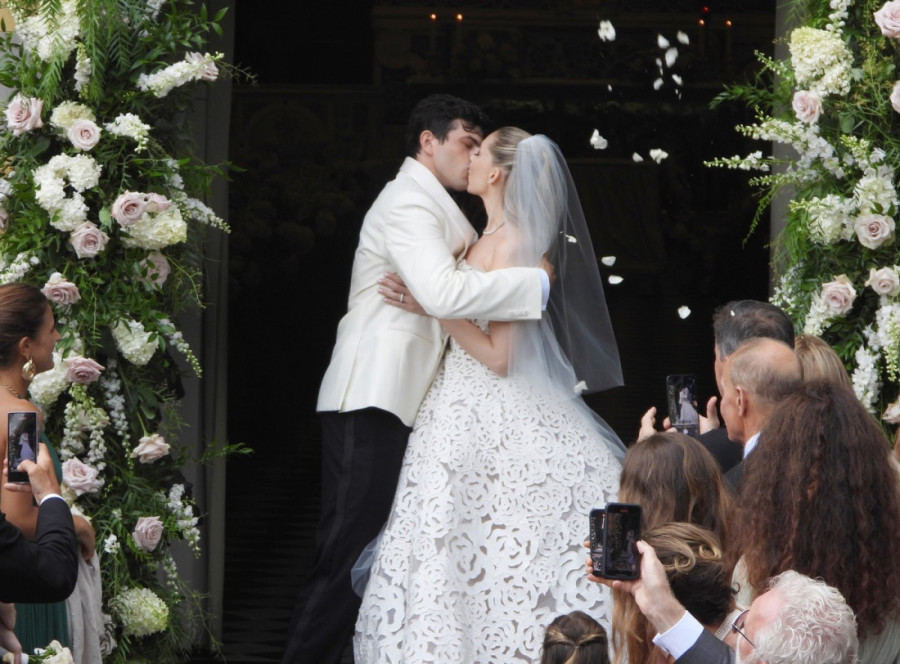 Unuk slavnog modnog dizajnera izgovorio sudbonosno "da", a svi pričaju samo o neverovatnoj venčanici njegove izabranice (FOTO)