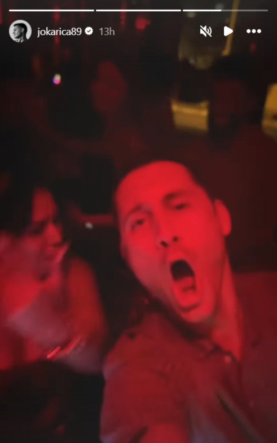 Bivši muž Marije Mikić živi do daske! Objavio video iz noćnog provoda, devojke mu ne daju mira