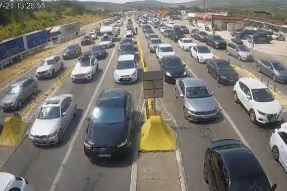 Oborile devojčicu, pa je šutirale i udarale po glavi: Jeziv snimak vršnjačkog nasilja u Zaječaru (VIDEO)