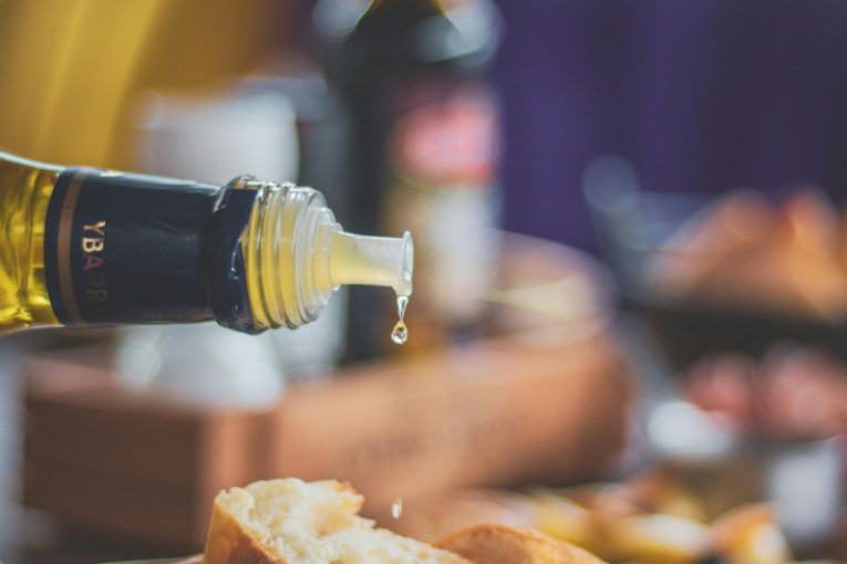 Kupili ste novu flašu maslinovog ulja? Ovo je prva stvar koju treba uraditi