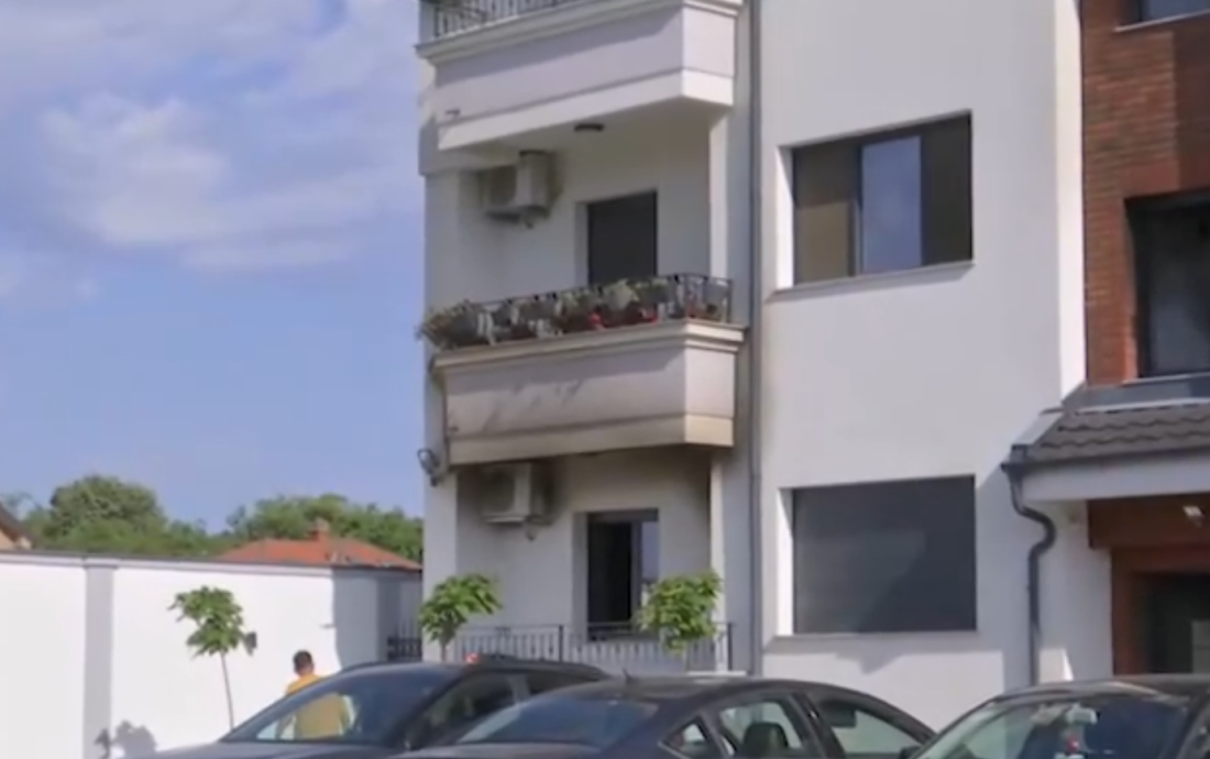 Dramatično jutro u Surčinu: Devojka skočila s prvog sprata bežeći od požara, dve bebe u bolnici